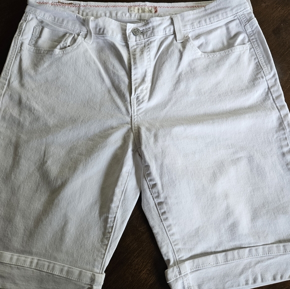 Levi's Pants - Levi's size 12w white Bermuda shorts.